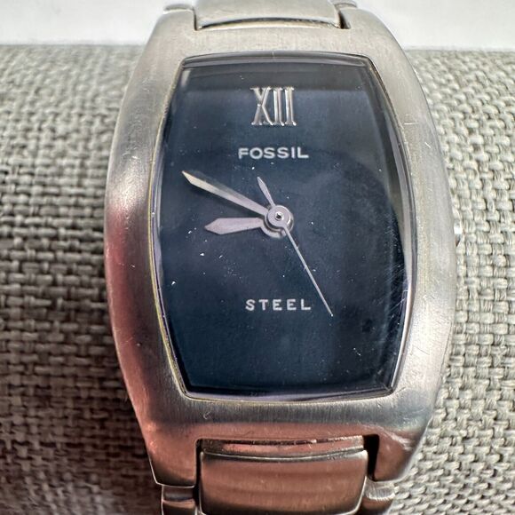 Fossil Watch Womens 20mm Blue Dial Steel Silver Tone 6.5\